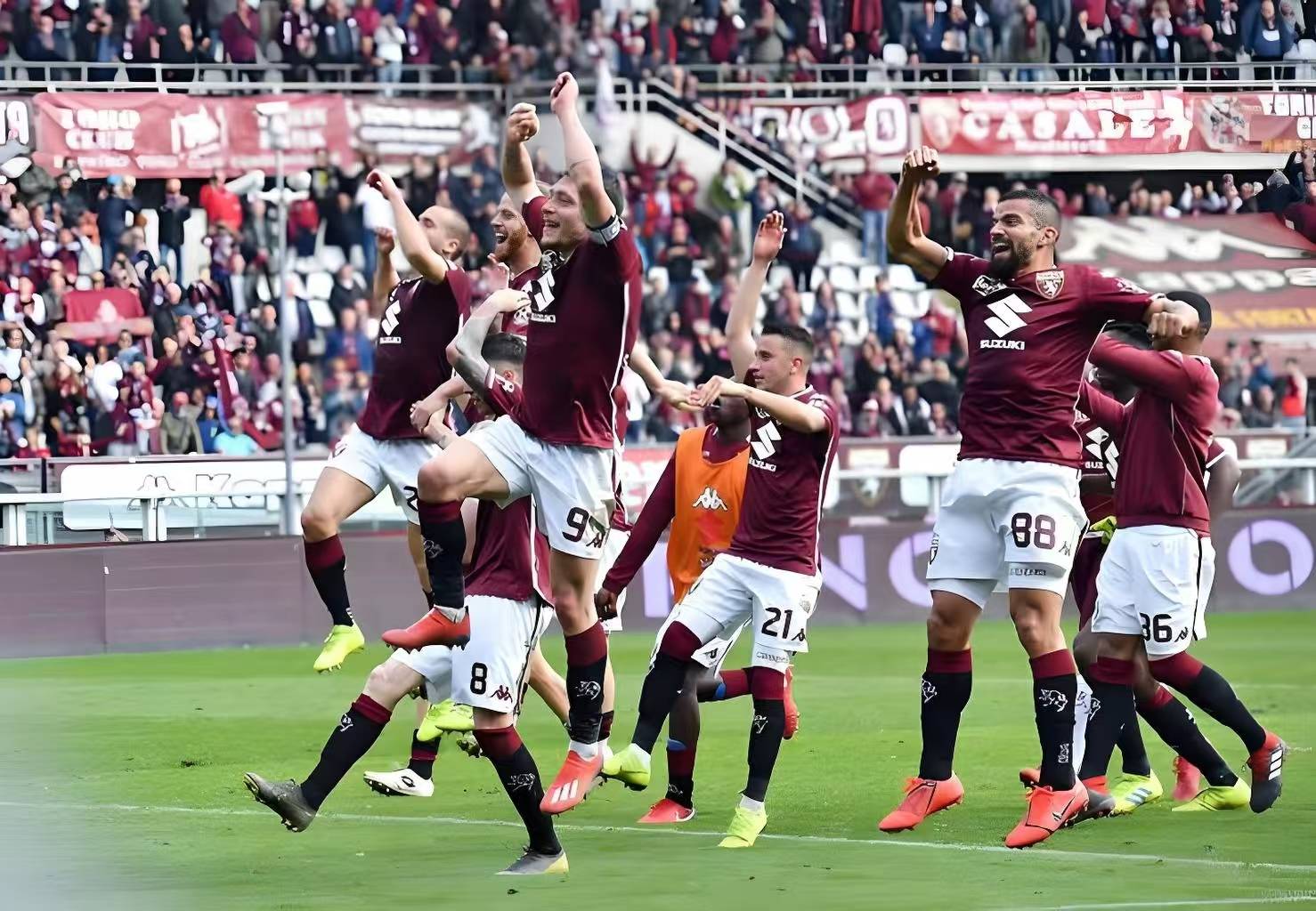 球队在主场比赛中迎来了球迷的热情支持，士气高涨