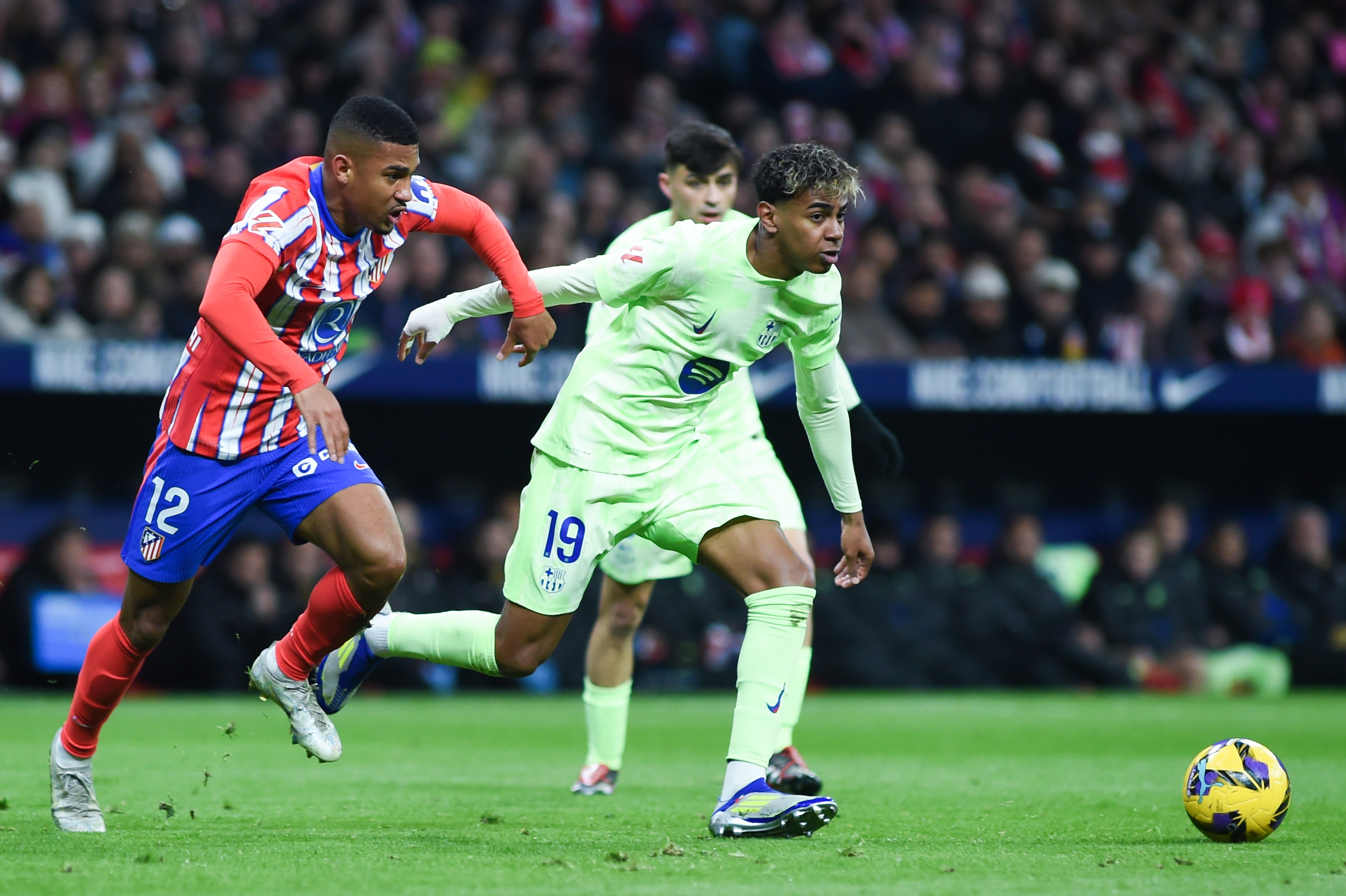 开云平台-巴塞罗那大胜马德里竞技，卷土重来