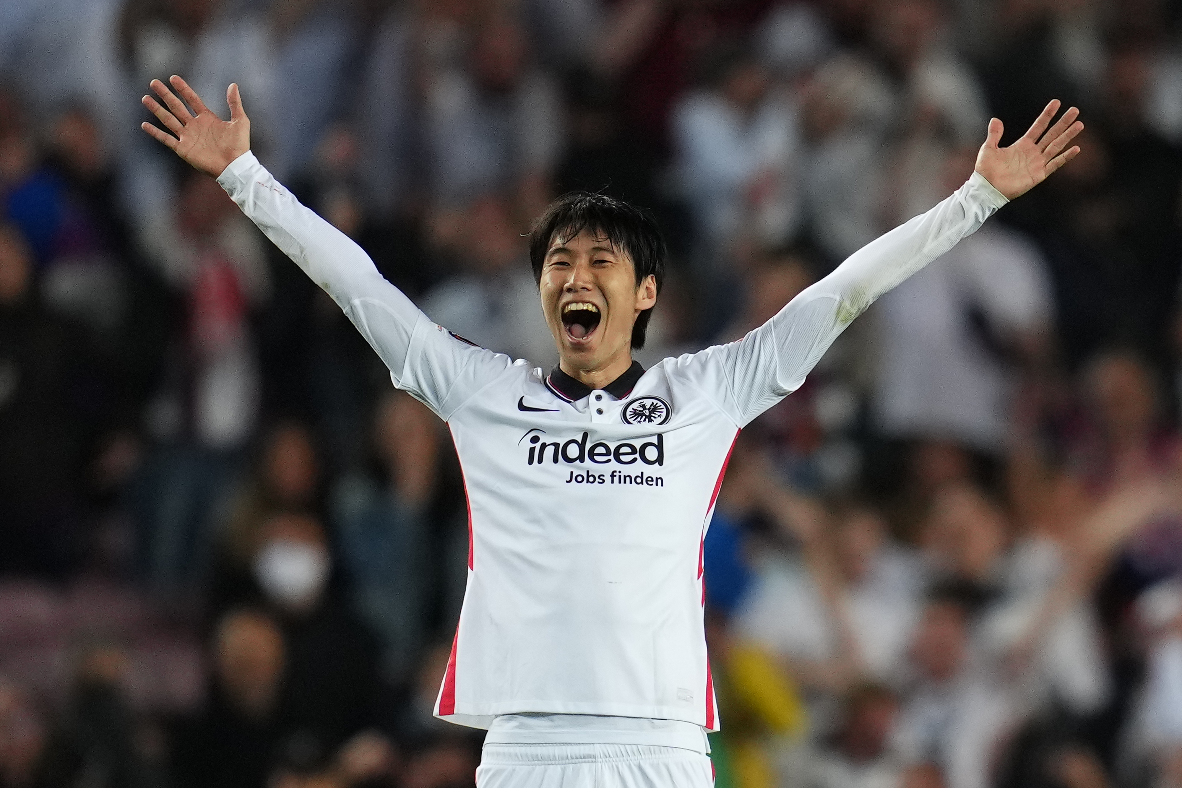 关于法兰克福主教练提出新训练方案，球员积极响应的信息