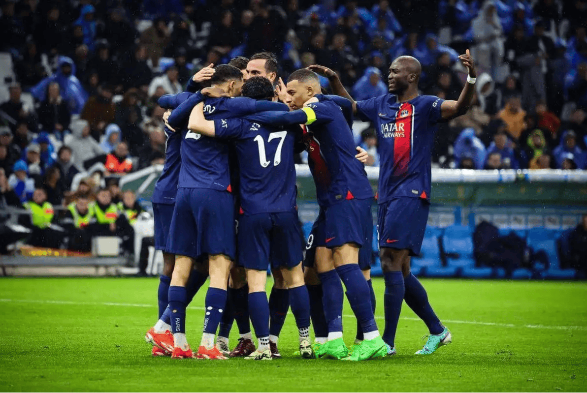 包含巴黎圣日耳曼球员荷兰联赛表现抢眼的词条