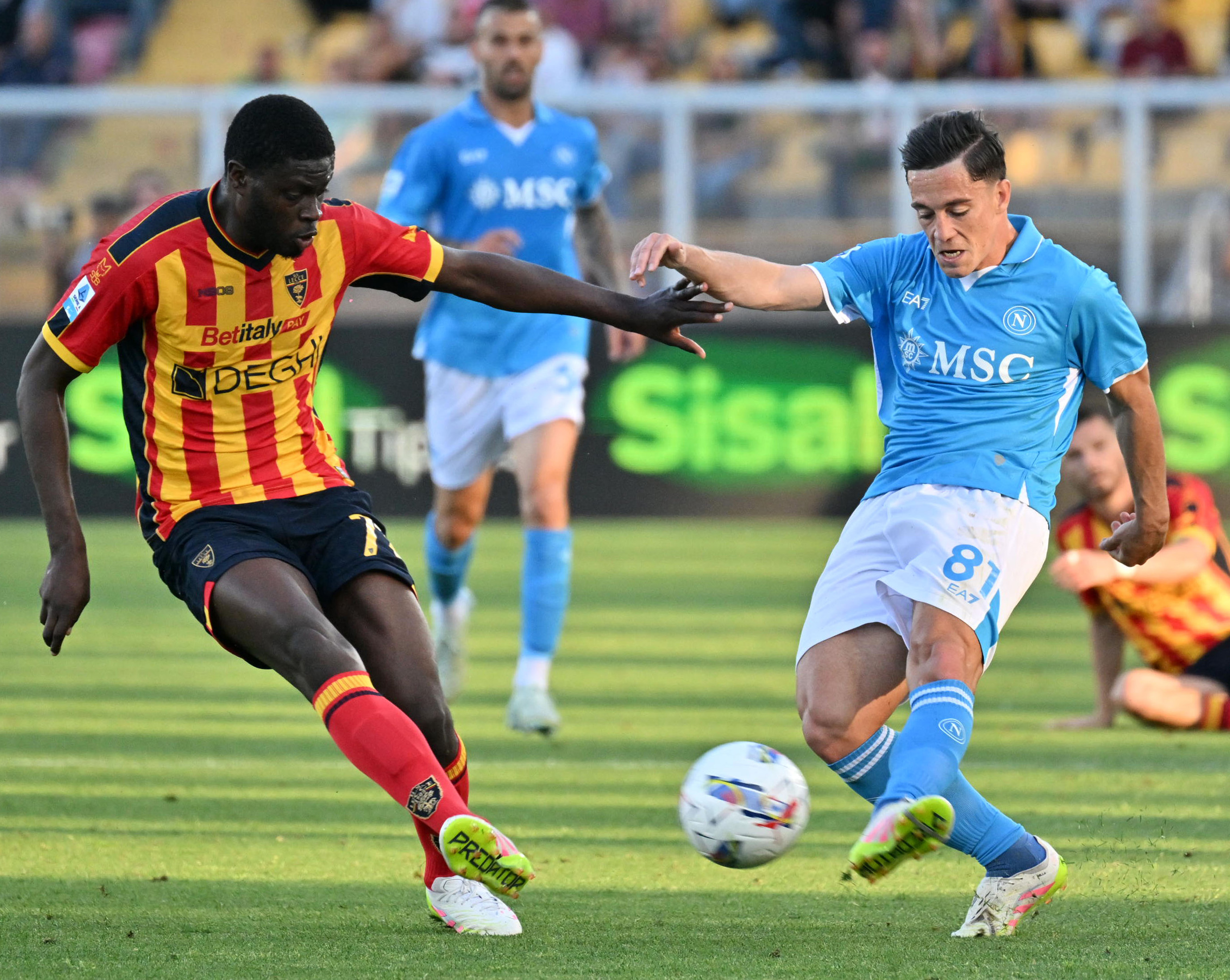 关于那不勒斯主场大胜击败对手晋级的信息