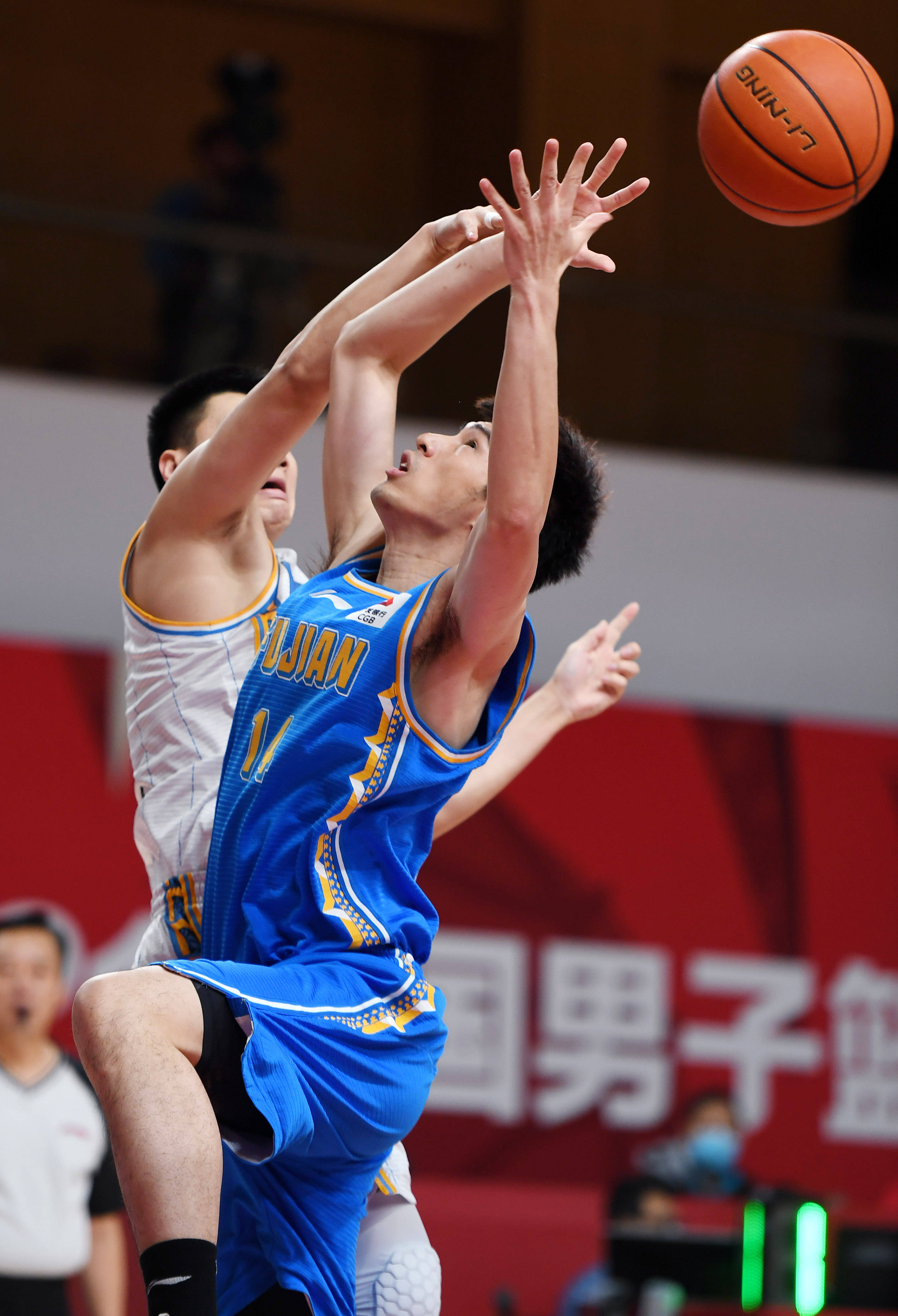 开云下载-篮球之美，在比赛中得以完美展现